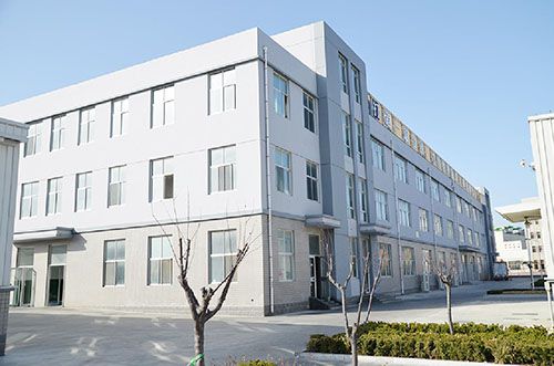公司本著以人為本、誠信待人的理念，培養(yǎng)造就了一批專業(yè)人員